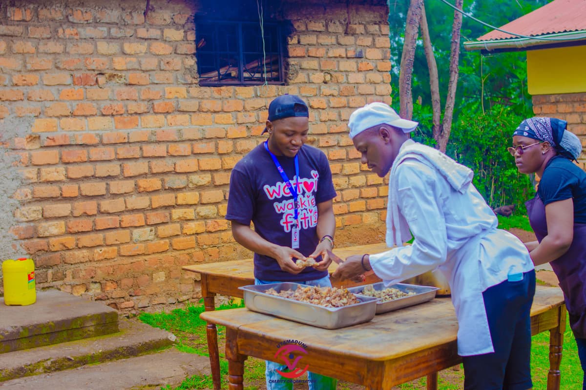 Utamaduni volunteers